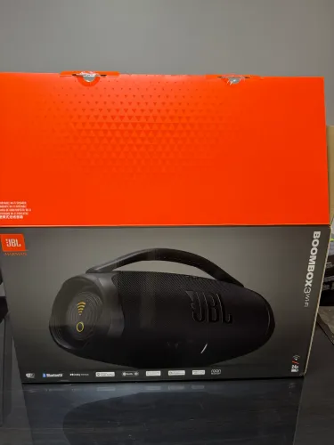 Boombox 3 Wi-Fi, completa, está com alguns arranhões!