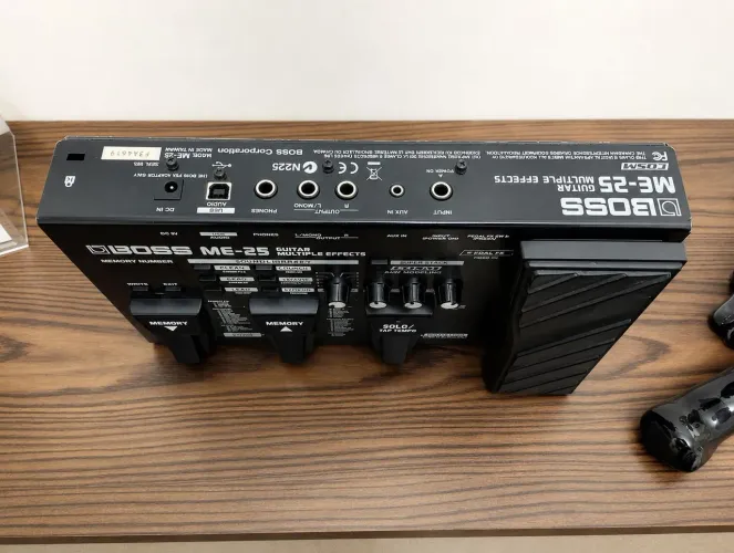 Pedaleira Boss ME-25