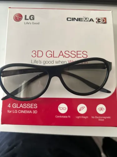 4 óculos 3D na caixa LG