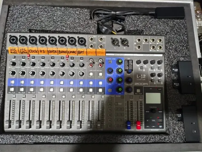 Zoom Livetrak L-12