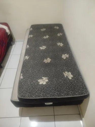 Cama de Solteiro usada