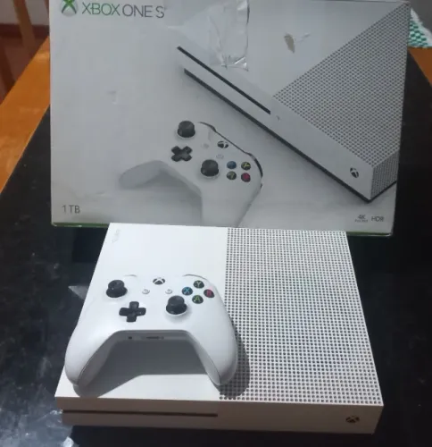 Xbox one s 1TB + jogos 