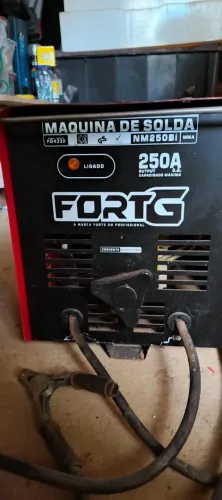 vendo maquina de solda com luva e protetor de olho