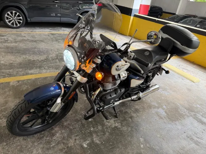 Moto impecável