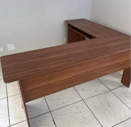 Promoção Mesa Marrom em L - 28/02/2026