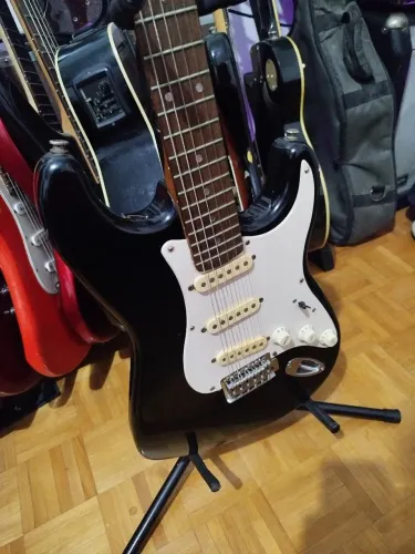 Guitarra Squier Affinity Stratocaster (aceito troca por bateria)