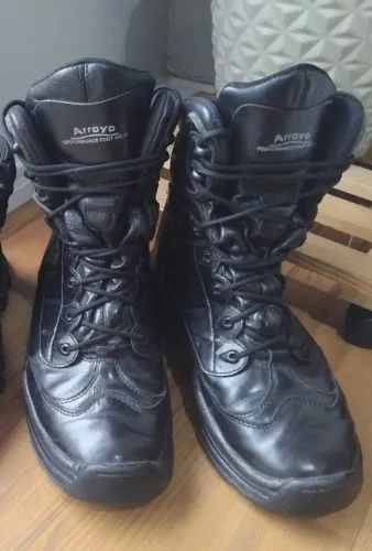 Bota cuturno militar