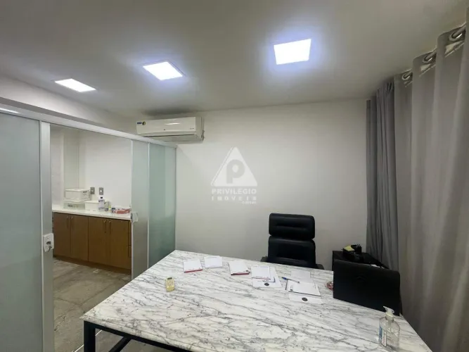 sala comercial com 51 m², com 2 banheiros privativos, a venda na Barra da Tijuca