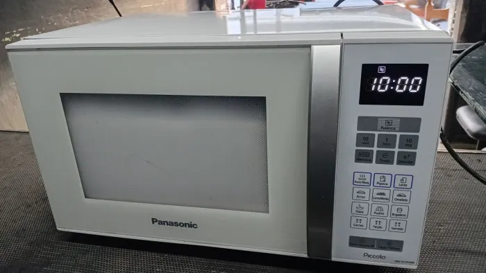 Micro-ondas Panasonic 28 litros todo em ordem