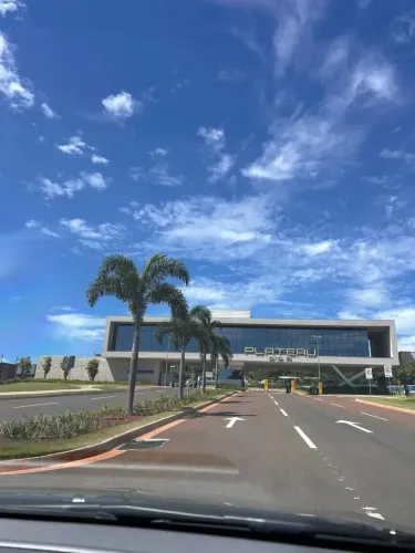 LOTE DE 580 M², NO CONDOMINIO PLATEAU DOR UNIQUE