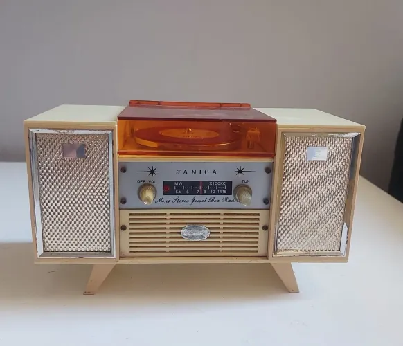 Rádio AM antigo