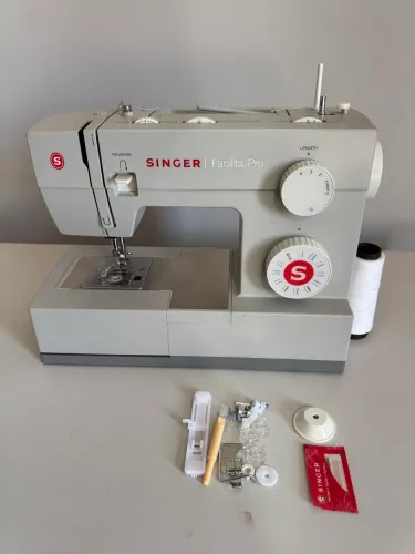 Máquina de Costura Singer Facilita Pro 4423