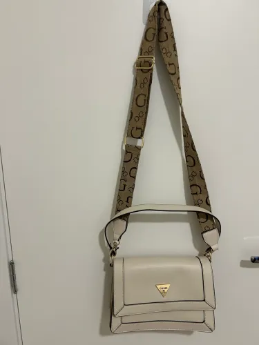 Bolsa Guess bege nova