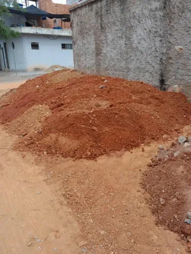 Doação terra para aterro, limpa de entulho, só pagar frente *