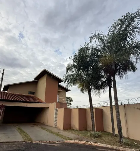 Locação de Casas / Padrão na cidade de Araraquara
