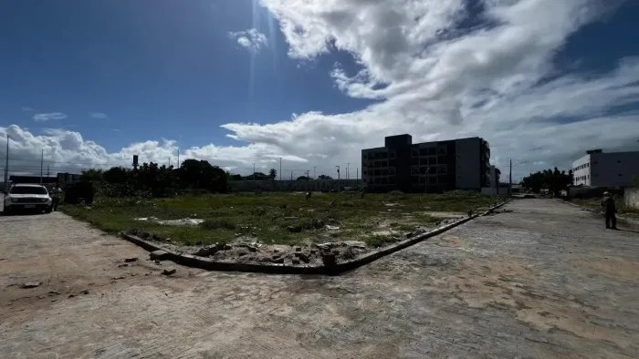 P E R M U T A - S E UMA ÁREA NA PRAIA DO POÇO C/+/- UNS 2640M² NASCENTE SUL