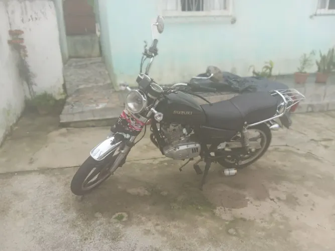 Intruder 125 em dia, troco por carro ou vendo