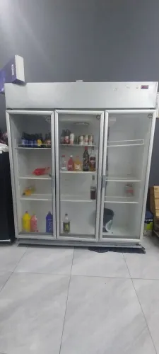 Vende se expositora