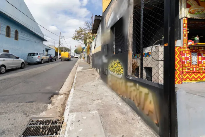 Prédio comercial na Rua Hipólito de Camargo, 401  250 m²