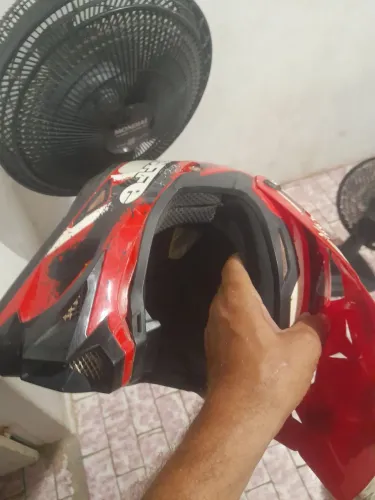 Vendo um capacete em bom estado
