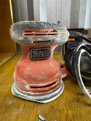 Lixadeira Orbital Black+Decker 180W - 5? (127mm)