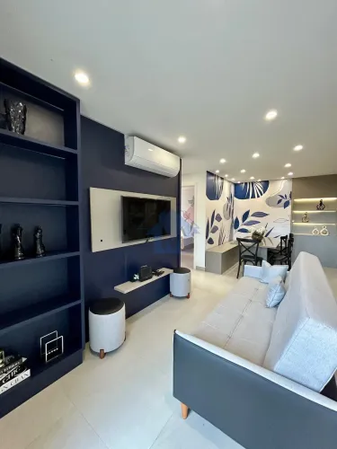 Apartamento Novo Mobiliado e Decorado, 1 Suíte e 1 Quarto, na Av. Paraná!
