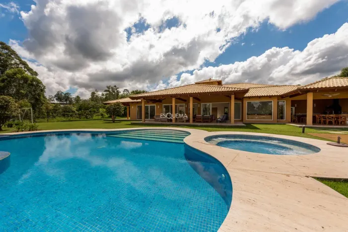 Casa com piscina e espaço gourmet