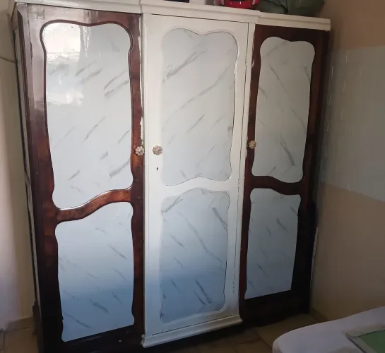 Guarda roupa antigo