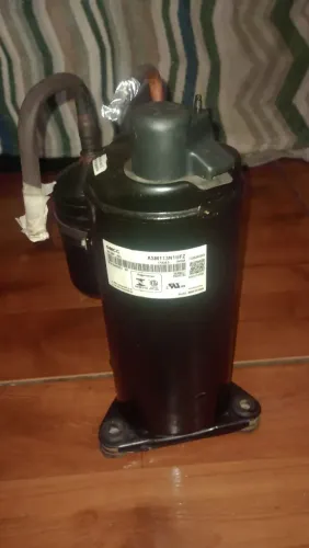 VENDO COMPRESSOR 12 MIL BTUS SEMI NOVO GÁS R410 VALOR 330.00 REAIS 
