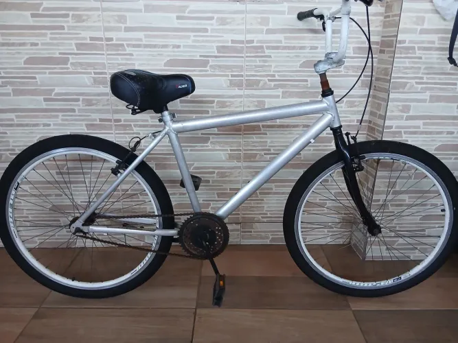 Bicicleta de alumínio aro 26