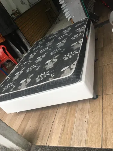 Vendo cama de casal em ótimo estado de conservação. Frete incluso 