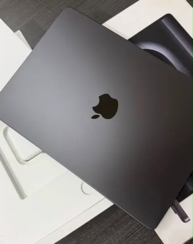 MacBook Pro M5 24GB - 1TB SSD
