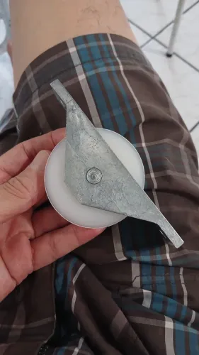 Roldana para portão em Nylon 60mm (6cm) Cavalete aberto 