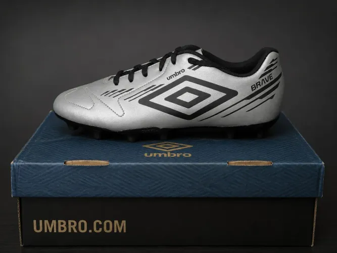 Chuteira Umbro (Campo)