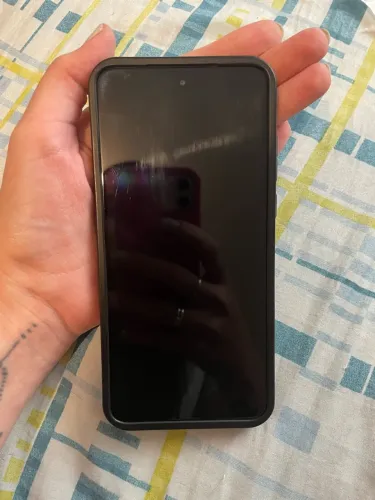 Moto G84