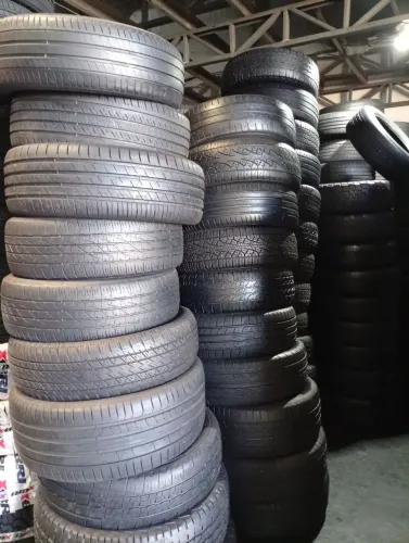 Pneus semi novos para todos os tipos de veículos e suv