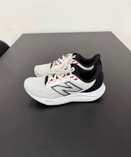 Tênis New balance fresh