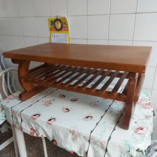 Mesa de centro estilosa de madeira maciça 90 cm x 50 cm