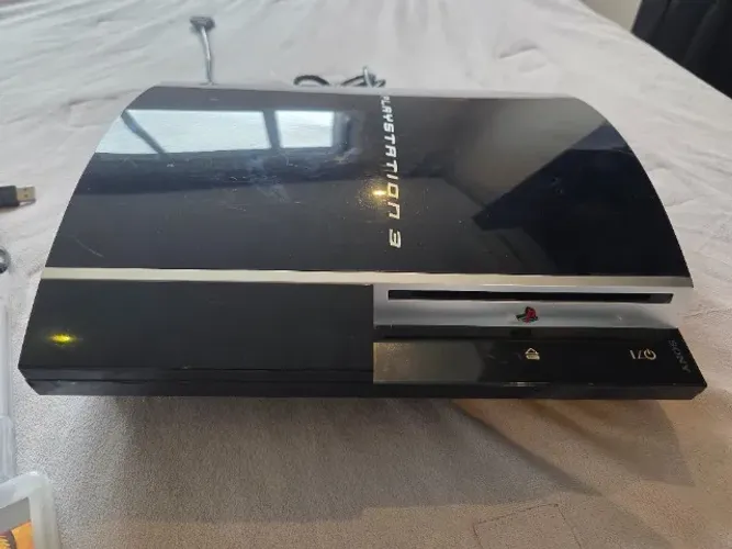 PLAYSTATION FAT 3 COMPLETO COM 2 CONTROLES + 4 JOGOS ORIGINAIS