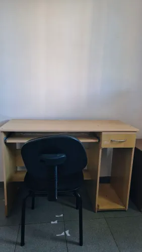 Mesa escrivaninha com cadeira