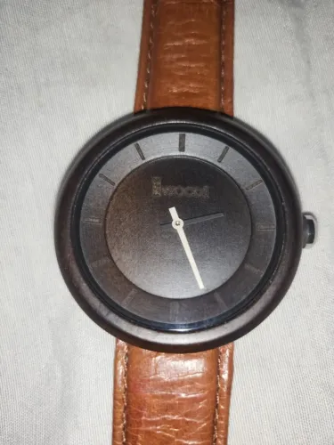 RELOGIO DE MADEIRA WOOD CX DE 42mm QUARTZ PULS COURO (OTIMO ESTADO)