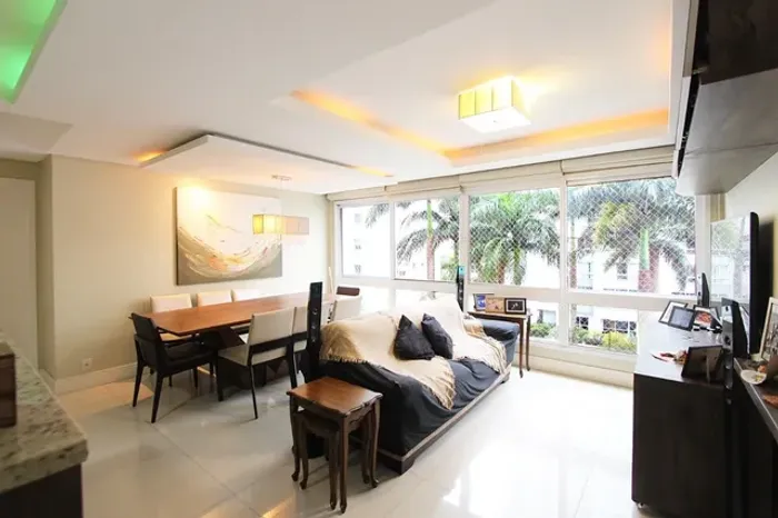 Apartamento de 3 quartos com 2 vagas à venda no bairro Passo da Areia em Porto Alegre