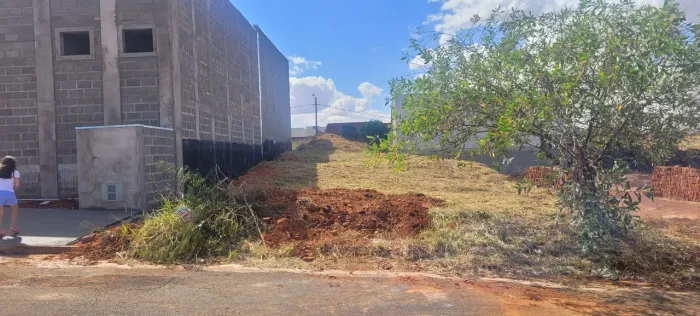Terreno excelente para lanchonete situado a 20 metros da faculdade - UNIFEF(com escritura)