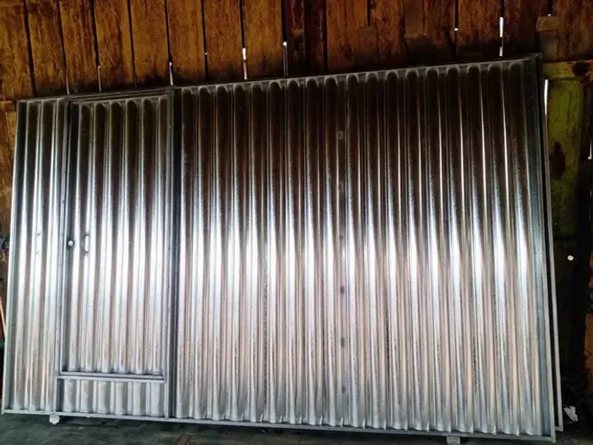 Portão com porta 1450 todo no galvanizado tamanho padrão 