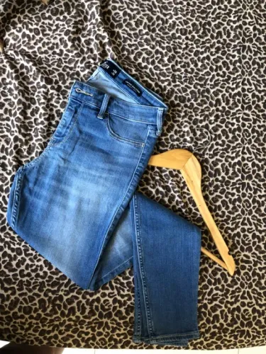 Calças Hollister e Levis 