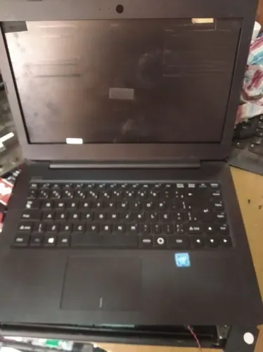 Notebook carcaça positivo modelo Stilo one xc3550 Leia descrição