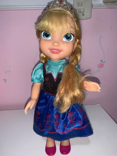 Boneca Ana (Amiga da Frozen)