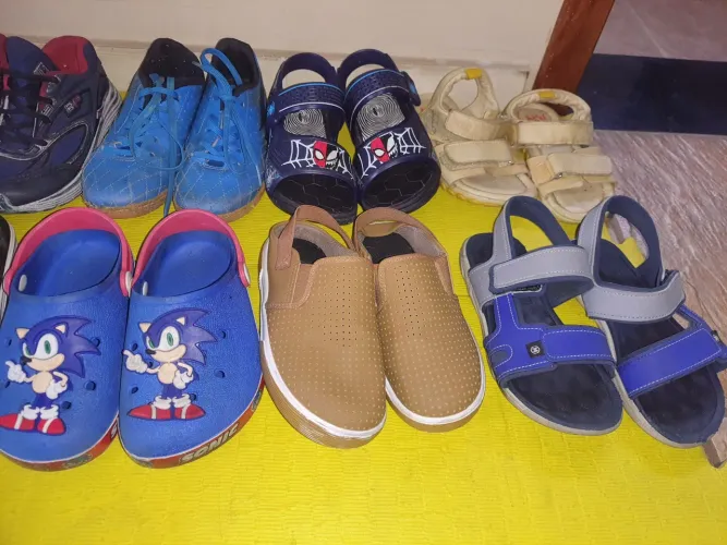 Lote de 20 pares de sapatos infantis masculino