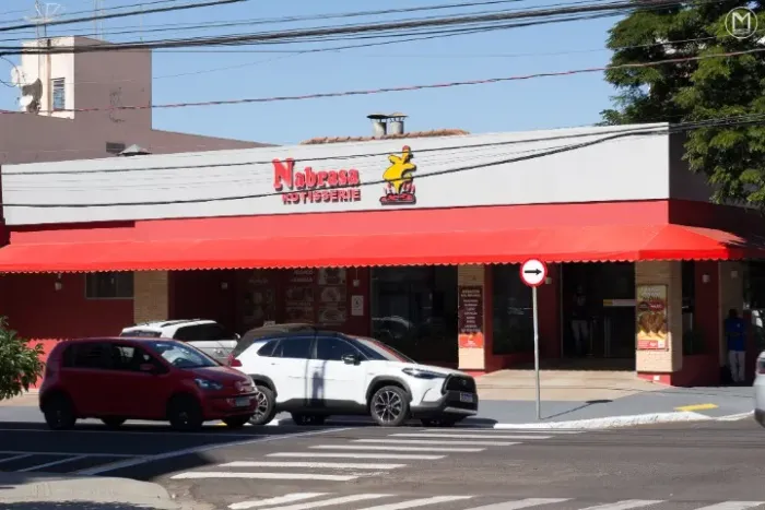 Restaurante e rotisserie lucrativa a venda