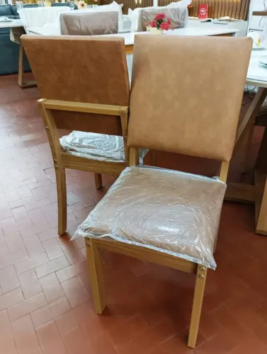 Cadeira de Jantar Villa Plus (Tecido Corino).
